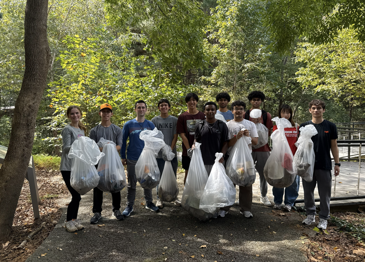 Volunteer cleanup at Beaver Creek
